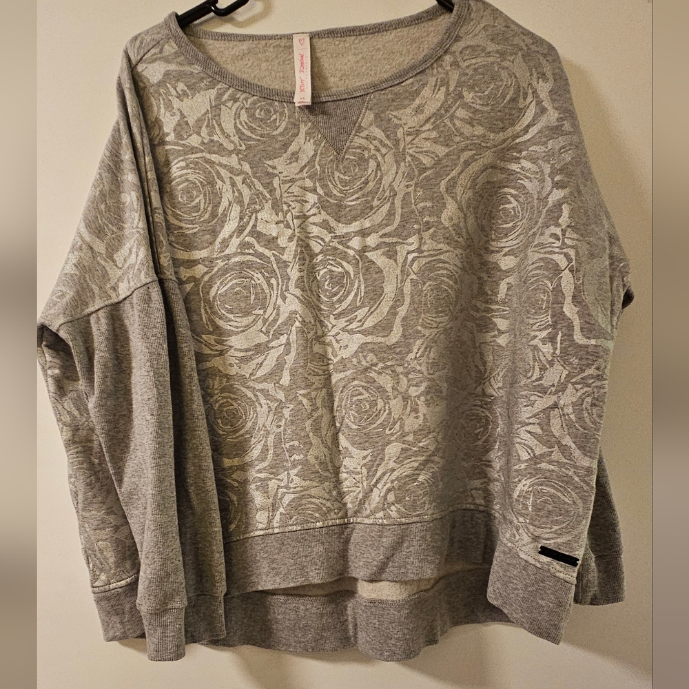 EUC! Betsy Johnson Performance ose Foil Floral Sweatshirt - XL